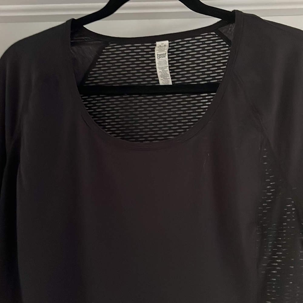 Under Armour long sleeve athletic top size large - Picture 2 of 6